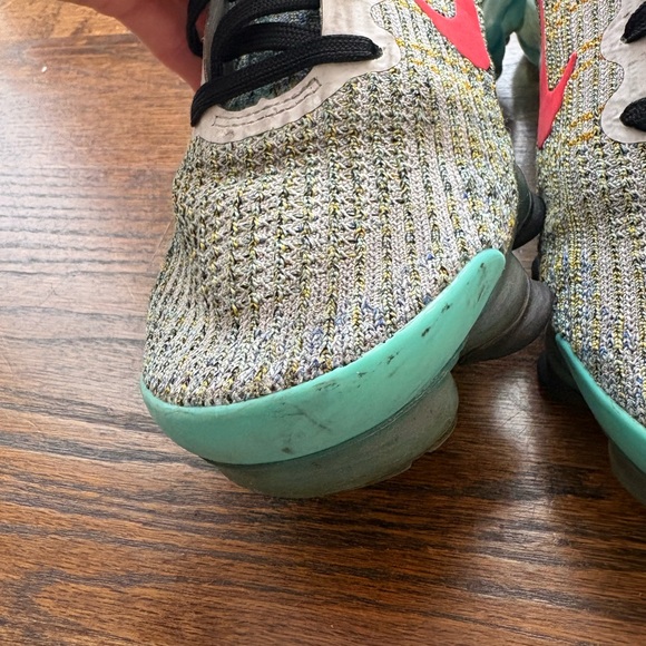 Nike air vapormax flyknit running shoes women's 8 (6.5 youth) coral swoosh - Picture 5 of 9